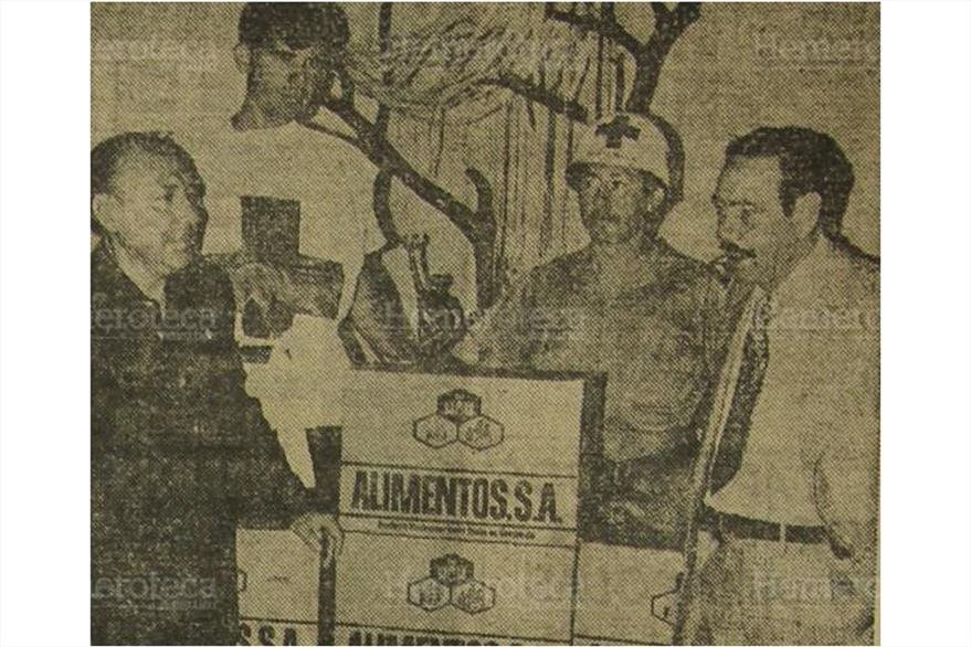 Arturo Castillo Beltranena entrega un lote de "Protina".(Foto: Hemeroteca PL)