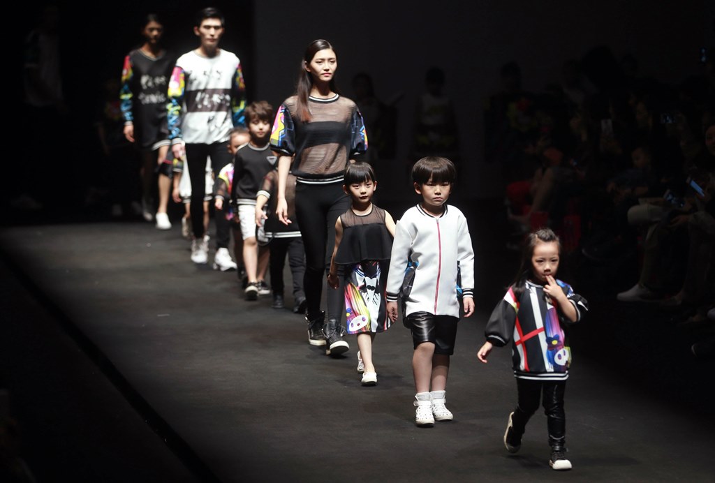 La Semana de la Moda de China concluyó con propuestas de diseño en la ropa infantil. (Foto Prensa Libre: AP)
