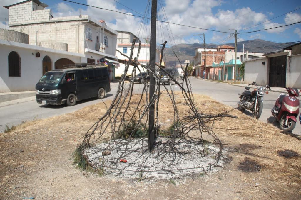 Estructura que fue quemada en la zona 3 de Huehuetenango. (Foto Prensa Libre: Mike Castillo).