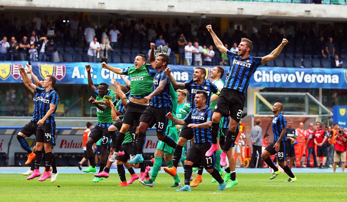 Los jugadores del Inter celebran el triunfo. (Foto Prensa Libre: EFE)