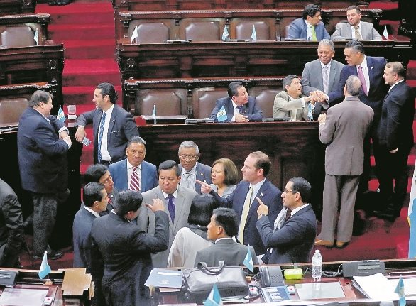 Los votos de las bancadas bisagra son importantes para que las facciones puedan asegurarse el control del Legislativo. (Foto Prensa Libre: Hemeroteca PL).