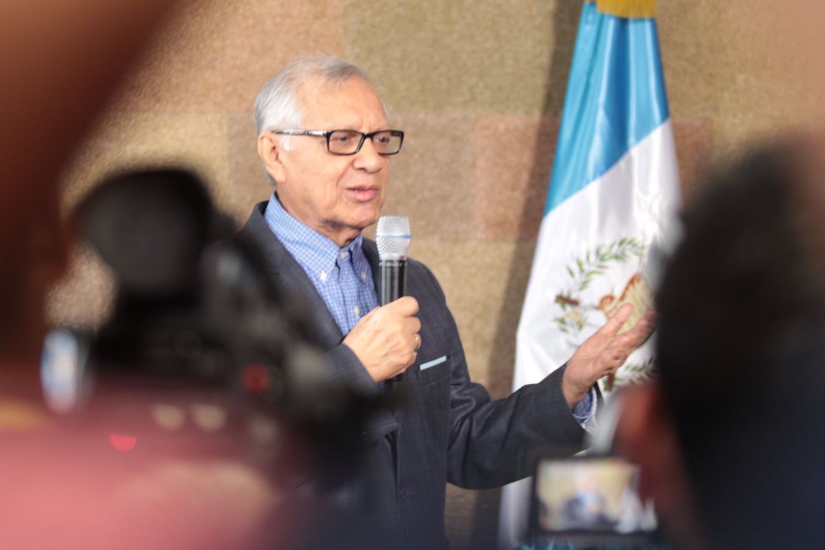 Maldonado llamó a la ciudadanía a votar en armonía y paz. (Foto Prensa Libre: Norvin Méndoza)