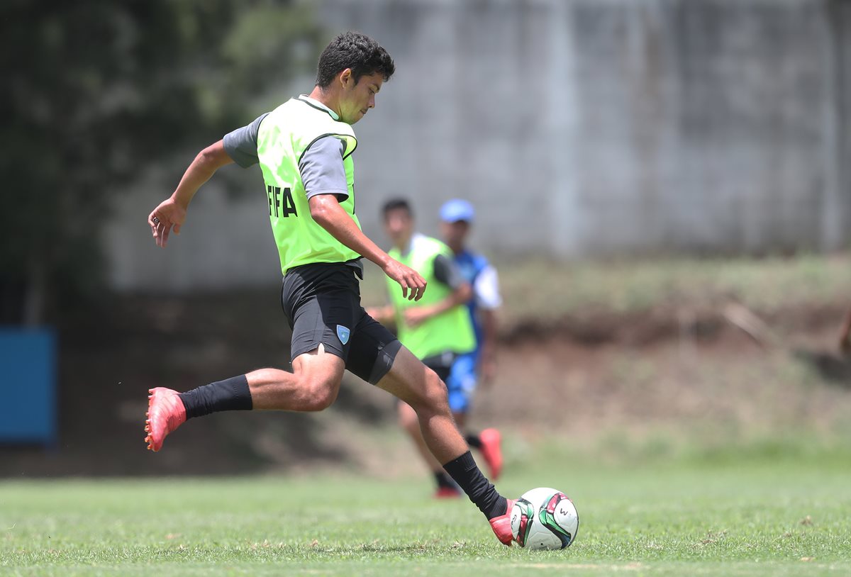 Héctor Moreira, durante la práctica de la Selección Nacional de Guatemala. (Foto Prensa Libre: Francisco Sánchez)