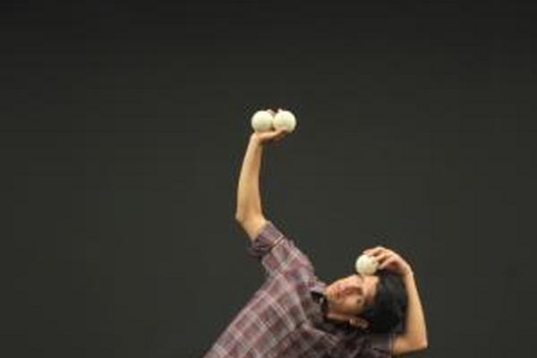 Miguel Hernández, malabarista.