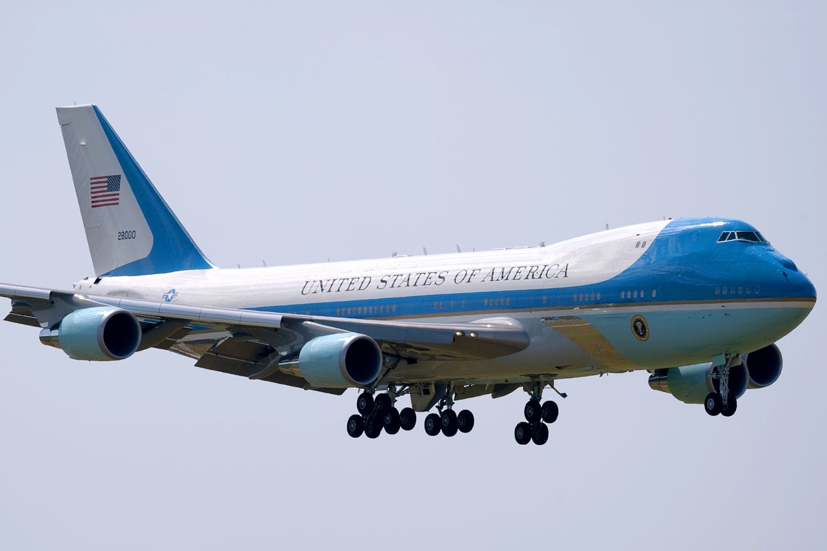 El Air Force One es visto en el Aeropuerto Internacional de Hangzhou Xiaoshan, China, cuando transportó a Barack Obama el 3 de septiembre último. (Foto Prensa Libre: AFP)