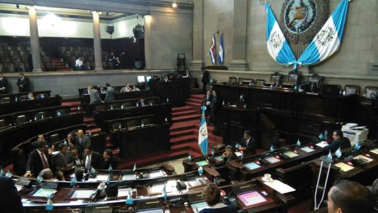 Diputados en el Congreso de la República aprueban el Acuerdo donde lamentan lo sucedido en El Cambray 2, Santa Catarina Pinula. (Foto Prensa Libre: Paulo Raquec)