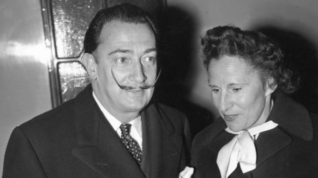 Dalí conoció a Gala en 1929 cuando estaba casada con Paul Eluard. La mujer pronto se convirtió en una figura central de su vida artística y personal. GETTY IMAGES