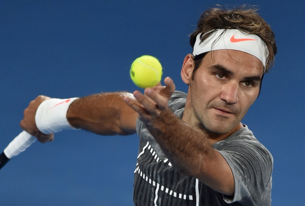 Federer está de regreso a las canchas y busca firmar un 2017 glorioso. (Foto Prensa Libre: AFP)