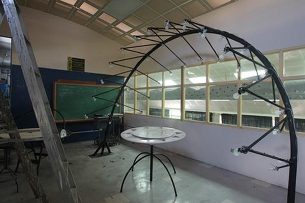 El heliodón es un aparato que sirve para estudiar el recorrido de sol. (Foto Prensa Libre: Alfredo Vicente)