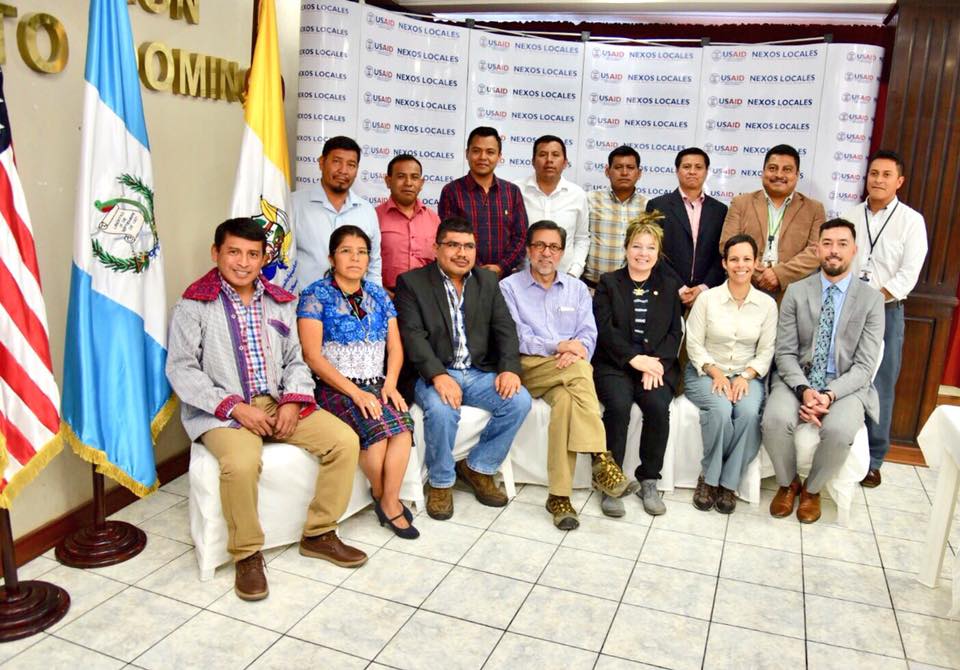Embajador de EE. UU., Luis Arreaga, visitó proyectos financiados por su país en Quiché. (Foto Prensa Libre: Cortesía Embajada de EE. UU.)