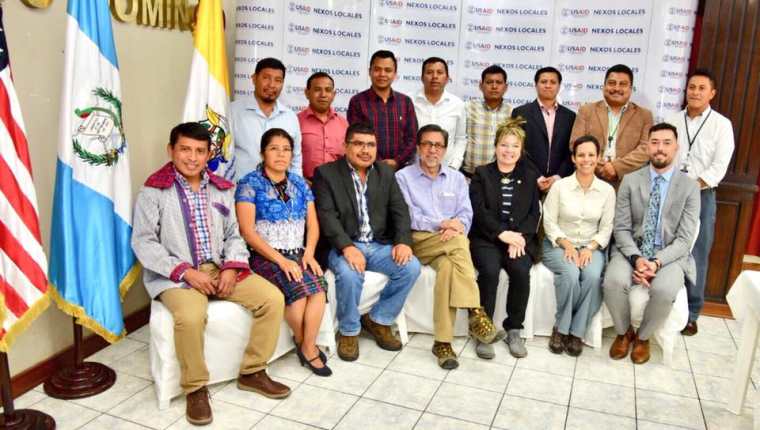 Embajador de EE. UU., Luis Arreaga, visitó proyectos financiados por su país en Quiché. (Foto Prensa Libre: Cortesía Embajada de EE. UU.)
