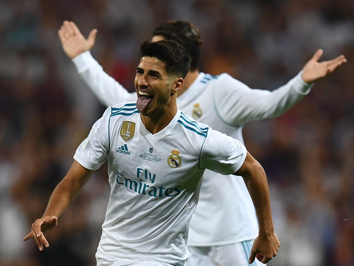 Así fue el festejo de Marco Asensio después de anotar el 1-0 para el Real Madrid en el juego de vuelta de la Supercopa de España. (Foto Prensa Libre: AFP)