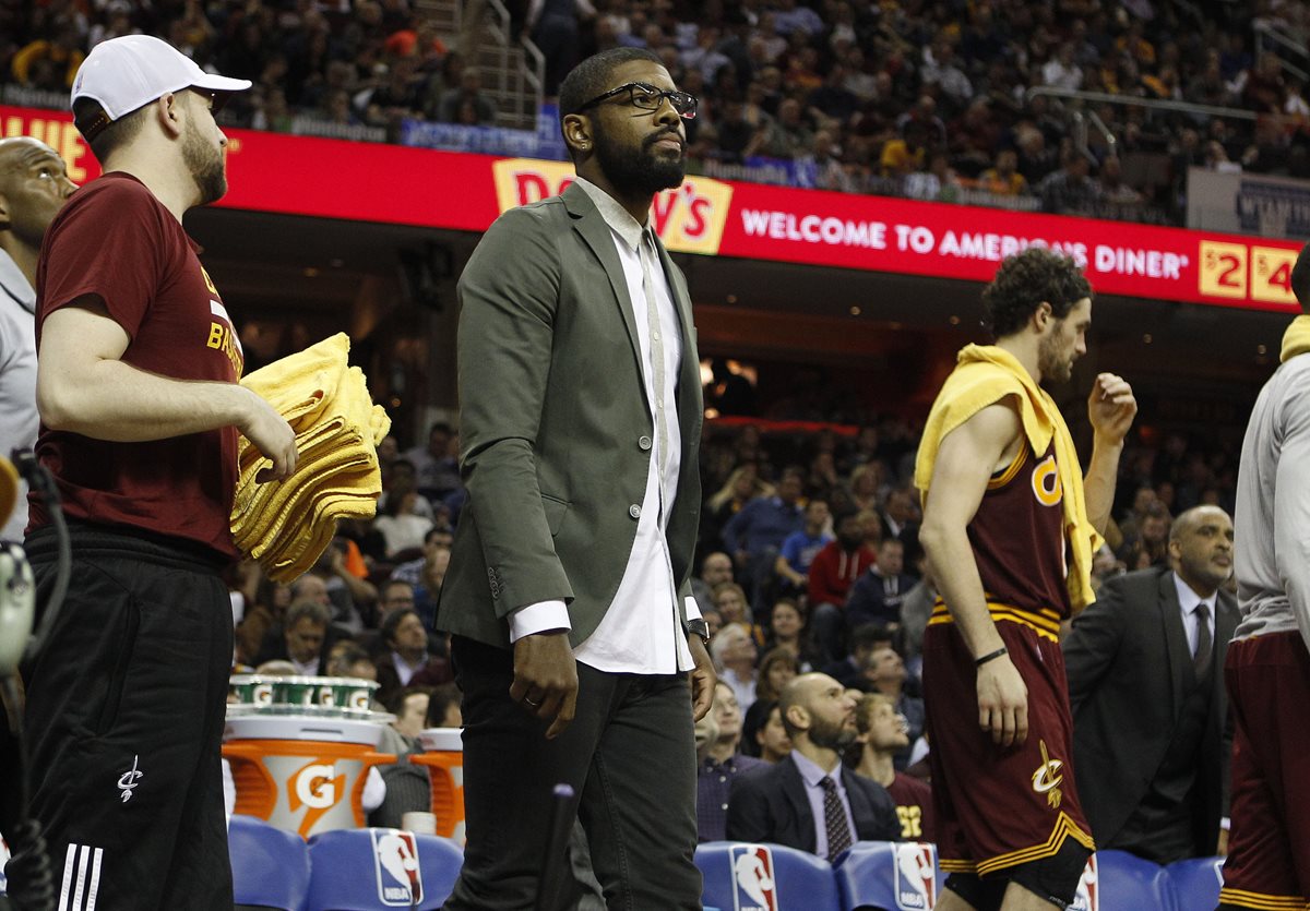 Kyrie Irving, de los Cavaliers de Cleveland, es pieza fundamental. (Foto Prensa Libre: AFP)
