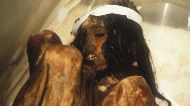 La momia Juanita, es un cuerpo muy bien preservado de una niña inca. Se cree que murió entre los años 1450 y 1480, cuando tenía entre 12 y 15 años.