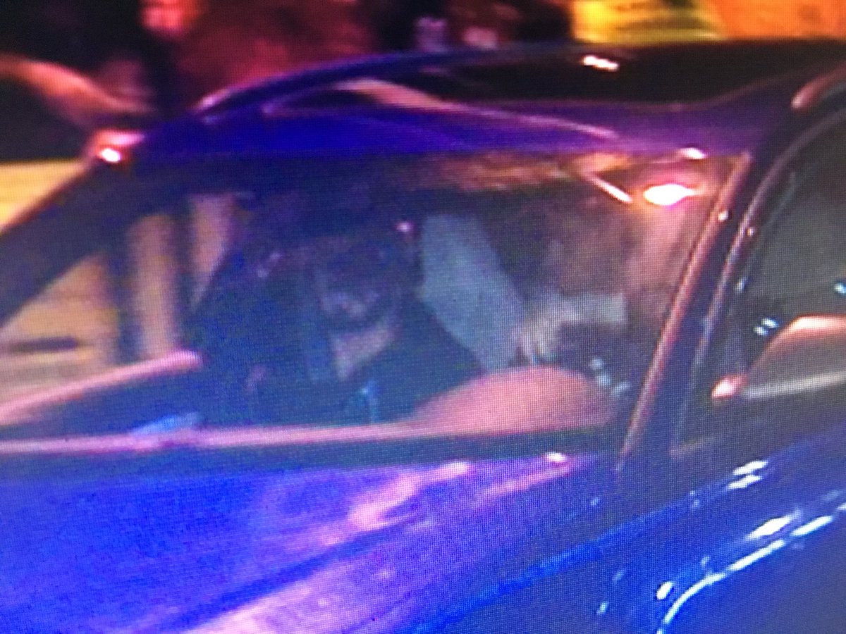 Coutinho llegó al Camp Nou junto a Leo Messi y Luis Suárez, en el carro del argentino. (Foto Prensa Libre: Twitter)