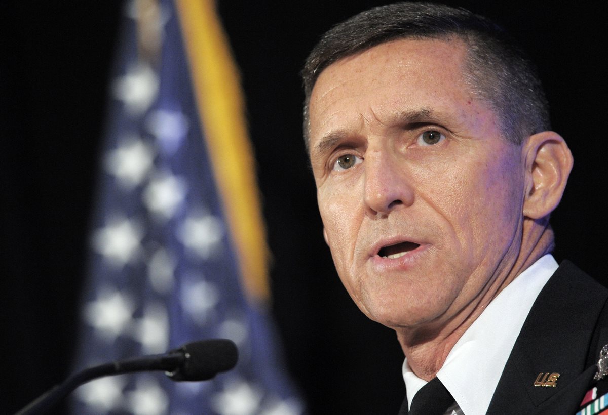Flynn duró 20 días como asesor de seguridad de Donald Trump, y cuando se reveló que había ocultado información fue despedido. (Foto Prensa Libre: AFP)