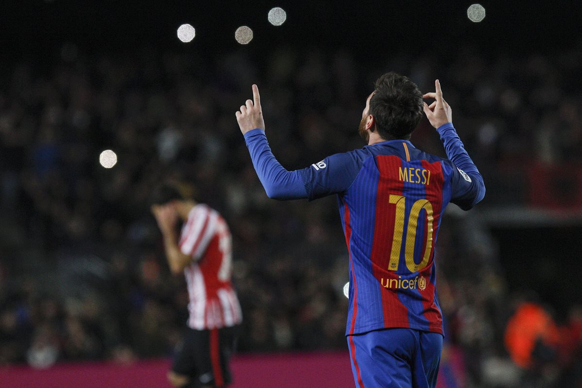 Leo Messi marcó un golazo de tiro libre. (Foto Prensa Libre: EFE)