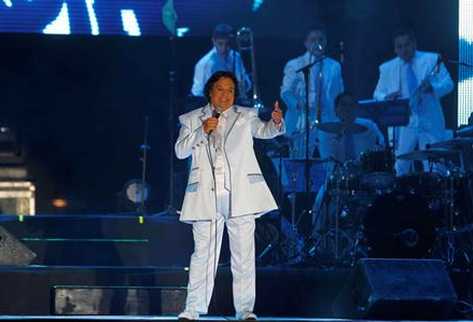 Juan Gabriel se presentó junto a su banda (Foto Prensa Libre: ERLIE CASTILLO).