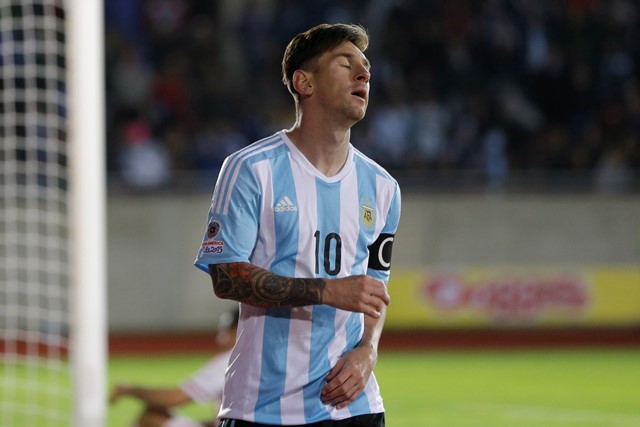 Messi fue suspendido por cuatro partidos por la Fifa. (Foto Prensa Libre: AFP)