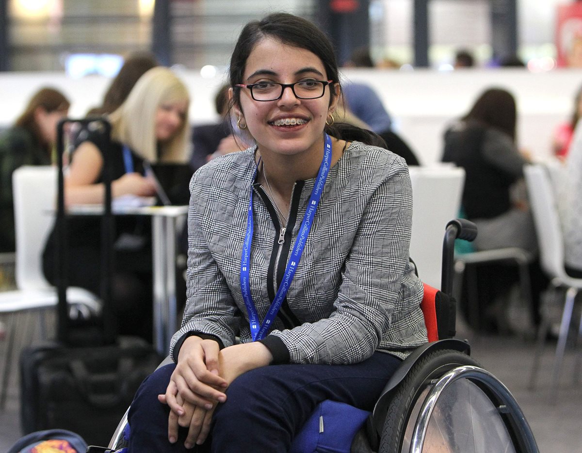 Nujeen Mustafa, refugiada en Alemania, aspira a ser astronauta. (Foto Prensa Libre: AFP)