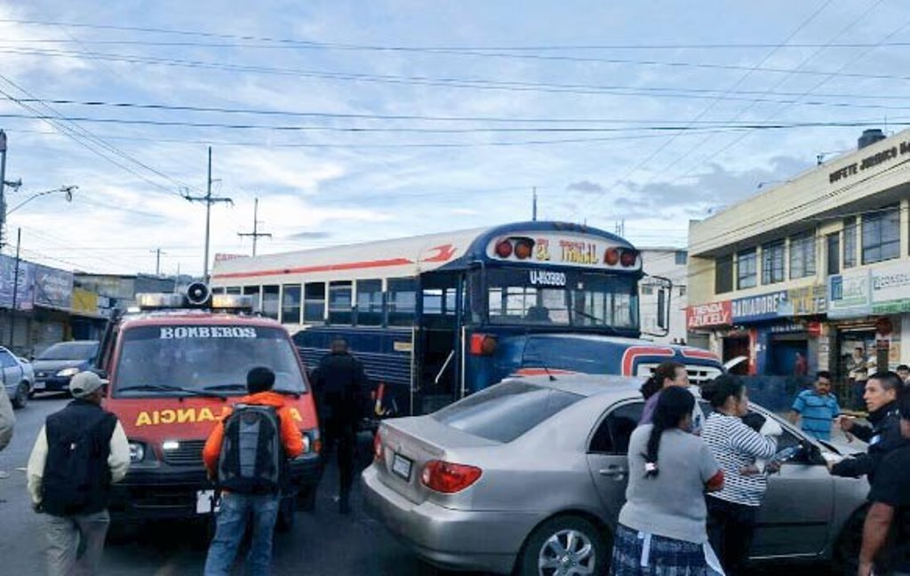Nuevo ataque contra bus causa dos muertos 