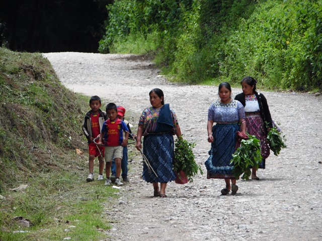 Personas del área rural tienen poco acceso a la salud. (Foto Prensa Libre: José Rosales)