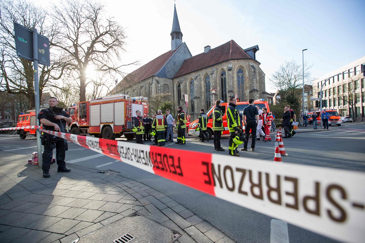 La policía de Münster acordonó la zona del incidente, un área comercial bastante concurrida. (Foto Prensa Libre: AFP)