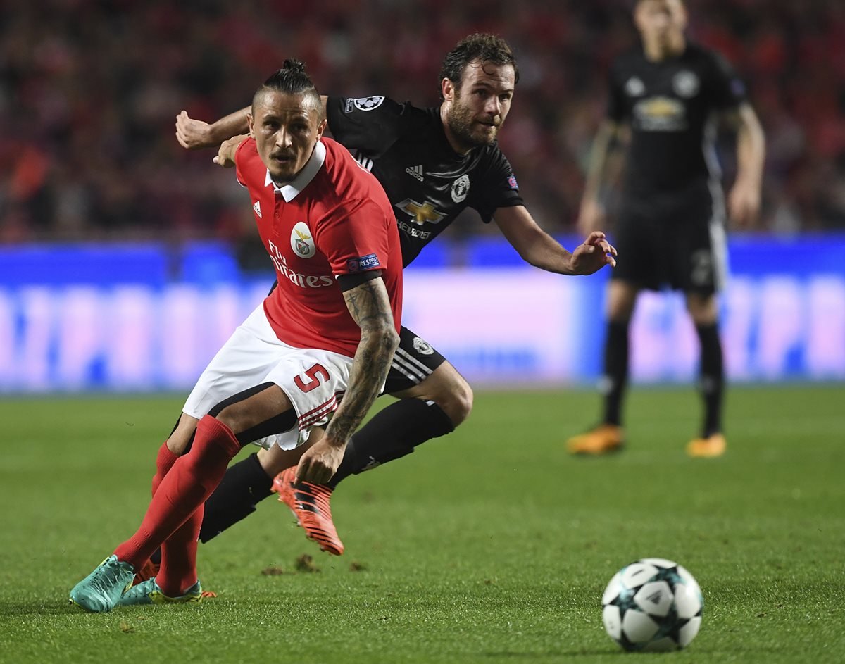 El Manchester United venció 1-0 de visita al Benfica de Portugal. (Foto Prensa Libre: AFP)