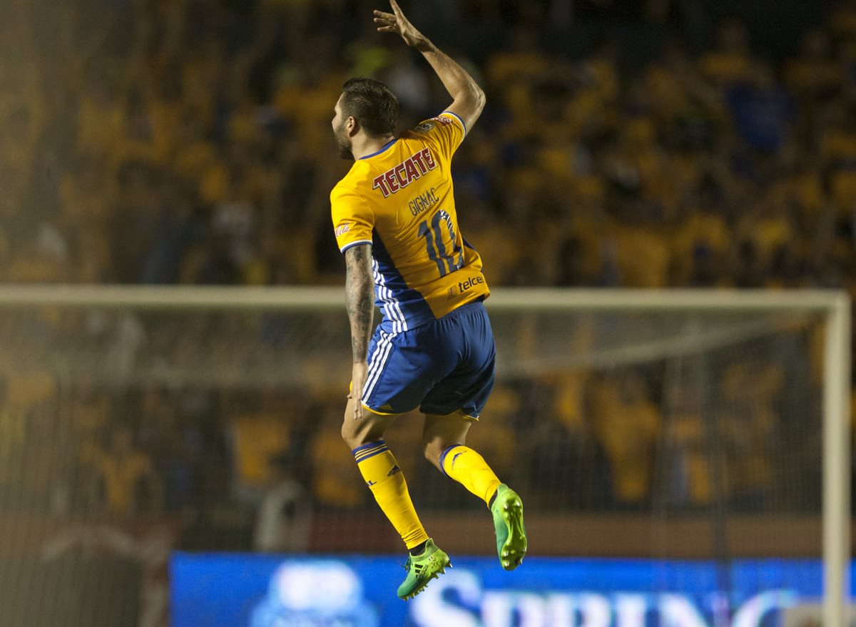 El francés Andre Pierre Gignac ha sido la gran figura de Tigres. (Foto Prensa Libre: AFP)