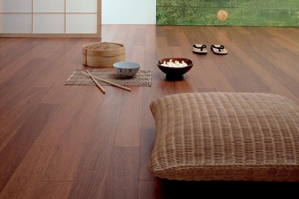 El piso de madera requiere cuidados especiales para que no se deteriore rápidamente.