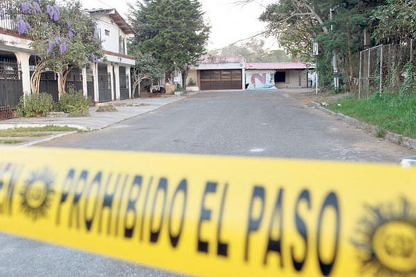 El área afectada por derrumbes en la finca El Zapote permanece cerrada, pues se teme que el terreno se siga socavando.