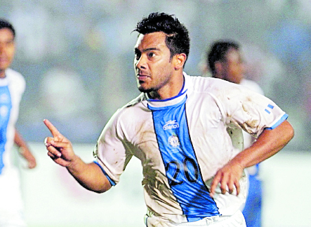 El exjugador de Municipal es el principal referente del futbol guatemalteco a nivel mundial. (Foto Prensa Libre: Hemeroteca PL)