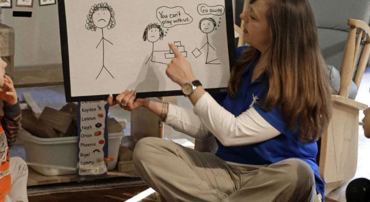 Las investigaciones sugieren que este estrés puede fomentar algunas de las principales causas de muerte y enfermedad en la vida adulta. (Foto Prensa Libre: AP)