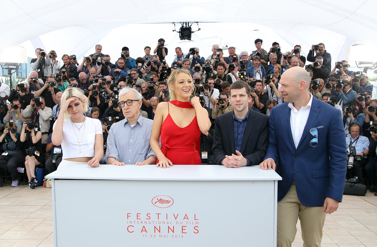 Elenco del filme "Cafe Society", dirigido por Woody Allen, llega al Festival de Cine Cannes. (Foto Prensa Libre, AP)