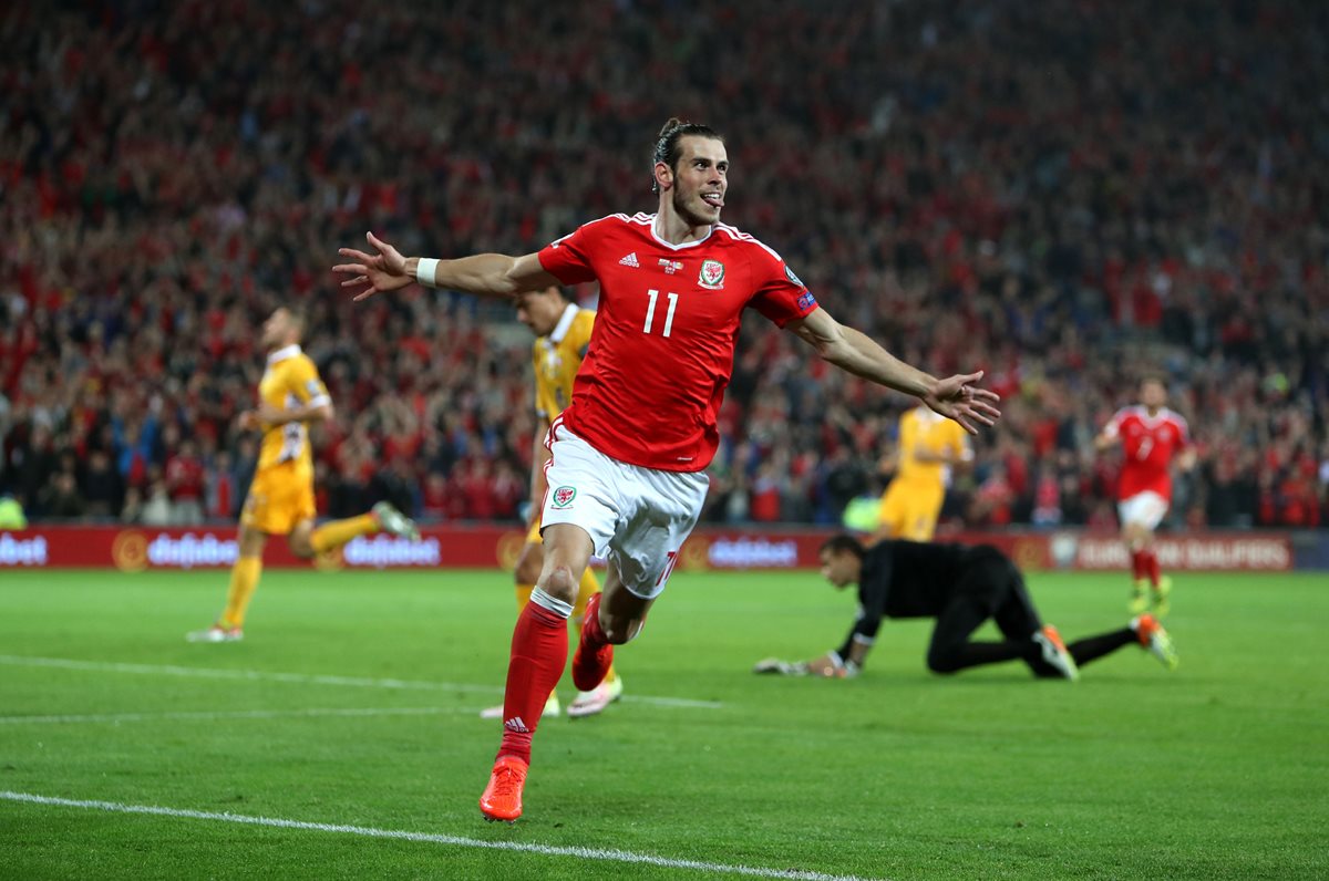 Gareth Bale festeja luego de su anotación contra Moldavia. (Foto Prensa Libre: AP)