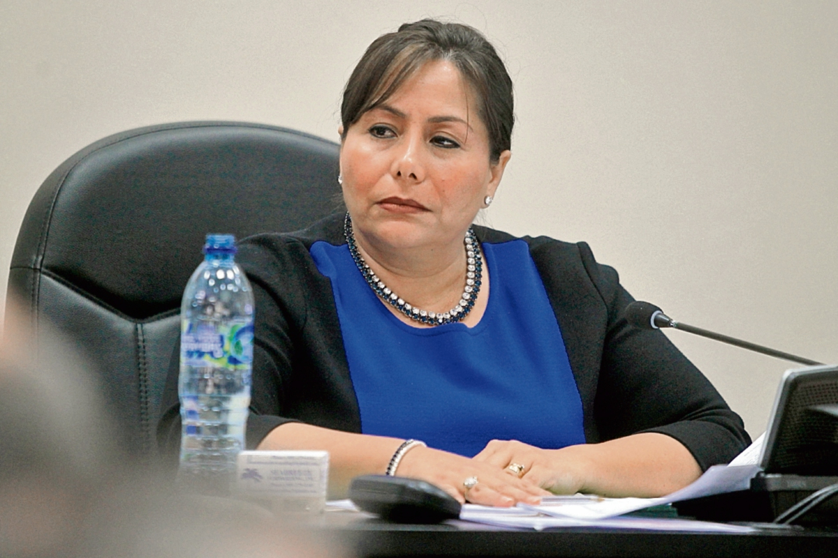 Silvia de León, jueza sexta Penal, ha sido señalada por algunas de sus resoluciones, como la libertad otorgada al ex fiscal Carlos de León Argueta.