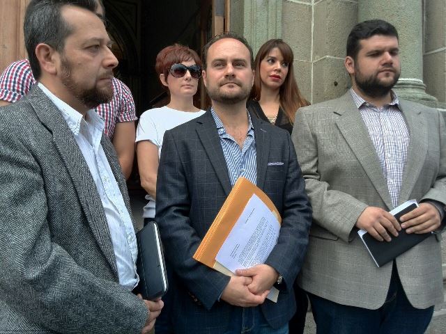 Representantes de movimientos ciudadanos entregaron carta en el TSE. (Foto Prensa Libre: Esbin García)