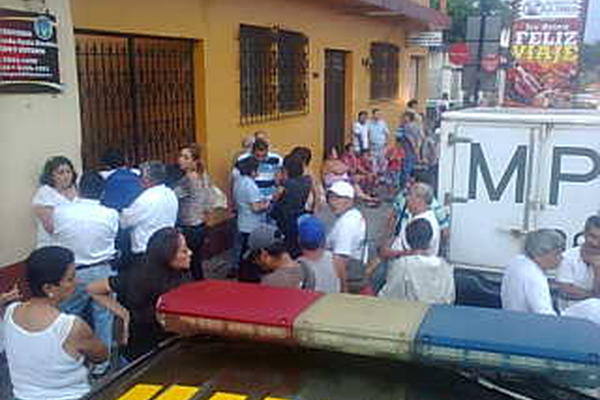 Valerio de León fue localizado muerto en el patio de su vivienda, en Mazatenango. (Foto Prensa Libre: Danilo López).
