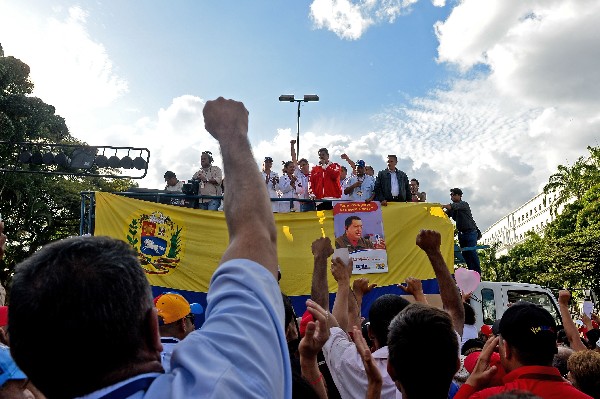 Chavismo crea Parlamento para restar poder a opositores
