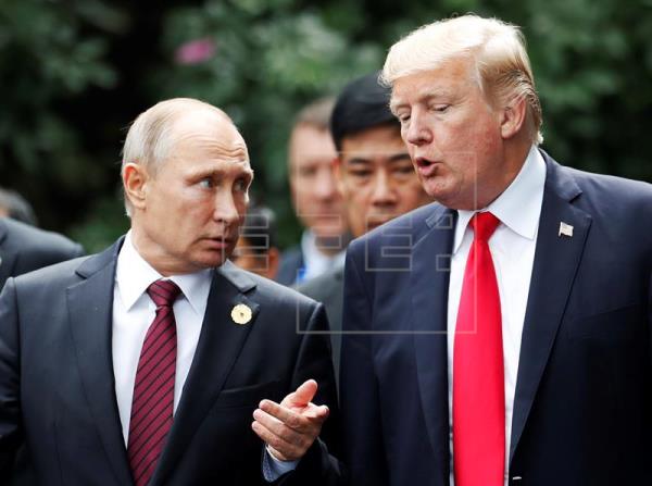 Los mandatarios de Rusia y EE. UU. Vladimir putin y Donald Trump acordaron acabar con el Estado islámico. (Foto prensa Libre: EFE)