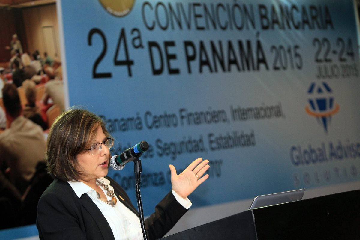 Viceministra de Finanzas de Panamá, Eyda Varela de Chinchilla, habla de controles anticorrupción. (PL-EFE)