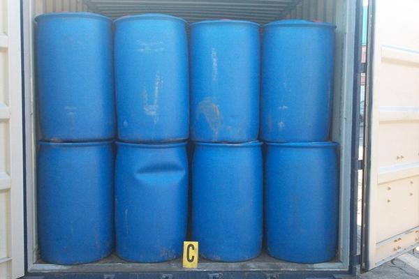 Los 240 toneles estaban ubicados en tres contenedores en Puerto Quetzal, Escuintla. (Foto Prensa Libre: Enrique Paredes) <br _mce_bogus="1"/>