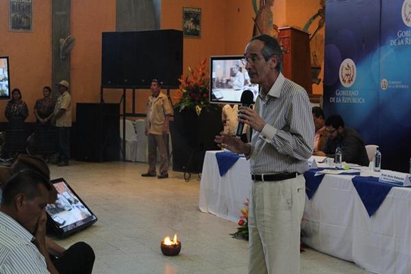 El presidente Álvaro Colom realizó este martes su rendición de cuentas, en el departamento de Baja Verapaz. (Foto Prensa Libre: Carlos Grave)<br _mce_bogus="1"/>