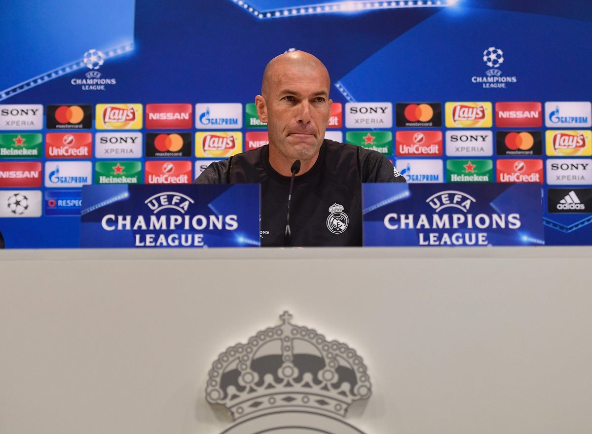 Zinedine Zidane durante la conferencia de prensa del Real Madrid previo a la final de la Champions League. (Foto Prensa Libre: AFP)