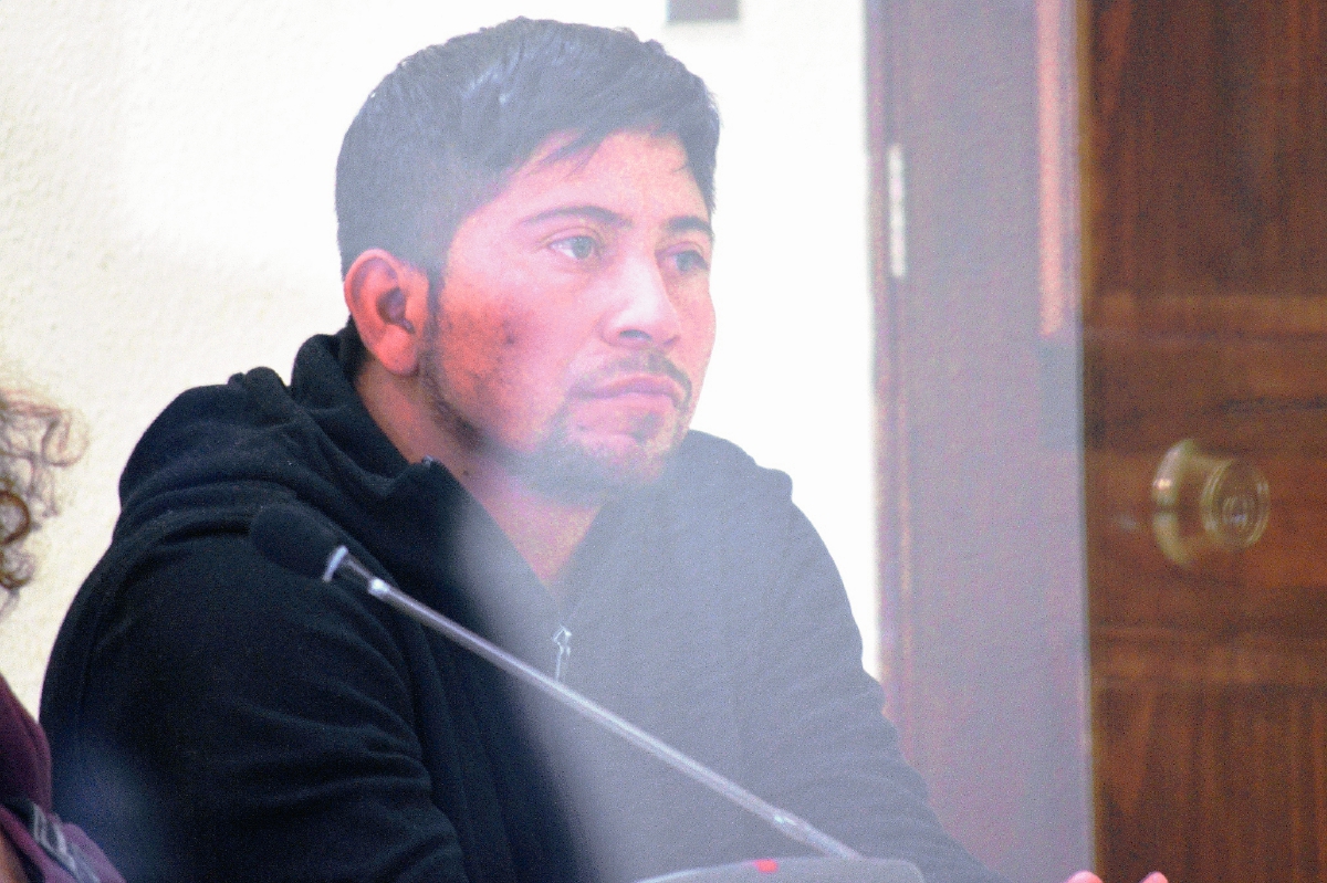 El nicaragüense  Byron Antonio Huete escucha la sentencia. (Foto Prensa Libre: Alejandra Martínez)