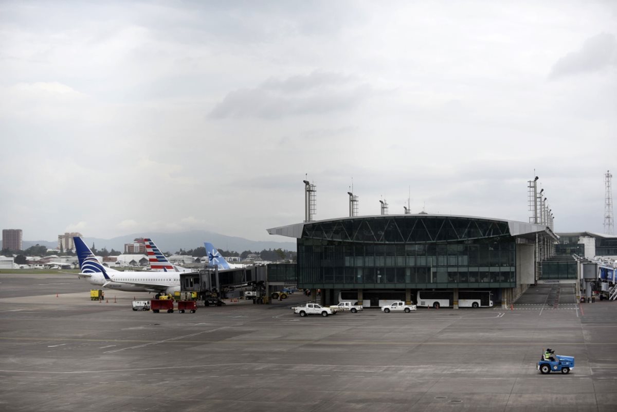 El Aeropuerto Internacional La Aurora (AILA) lleva varias remodelaciones los últimos 20 años, pero no queda en forma óptima para lograr mayor competitividad indican empresarios. (Foto, Prensa Libre: Hemeroteca PL).