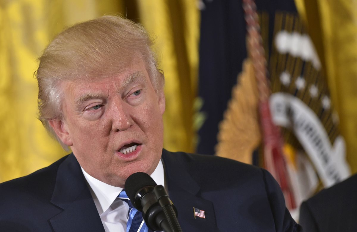 Donald Trump, presidente de EE. UU., durante una actividad en la Casa Blanca, el domingo. (Foto Prensa Libre: AFP).