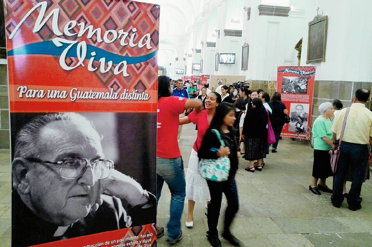 Se conmemoran 17 años de la muerte de Juan José Gerardi. (Foto Prensa Libre: Edwin Bercián).