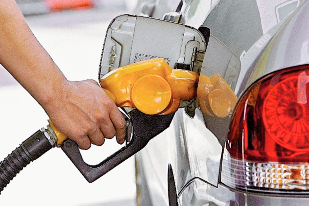 El precio del litro de gasolina súper subió de US$1.16 a US$1.18. (Foto Prensa Libre: Hemeroteca PL).