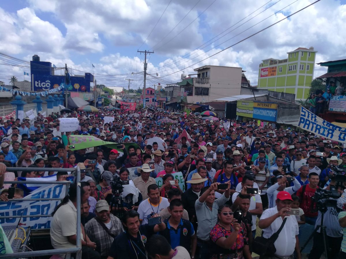 Decenas de pobladores de Ixcán, Quiché, protestan contra la corrupción. (Foto Prensa Libre: Fiscalización Ixcán)